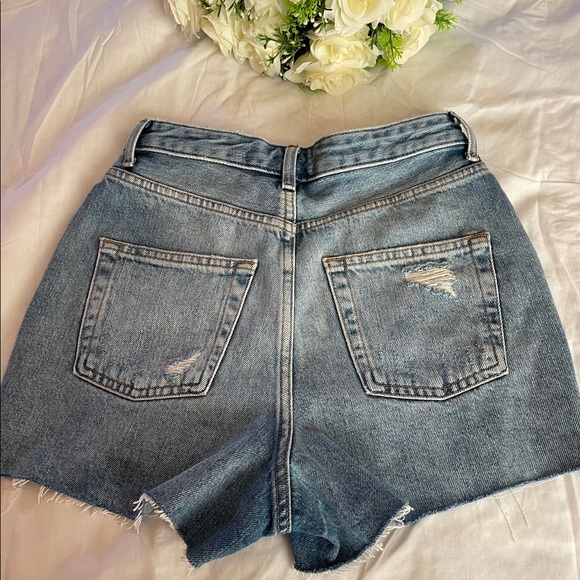 TOPSHOP Mom bleach ripped jeans shorts - Picture 5 of 8